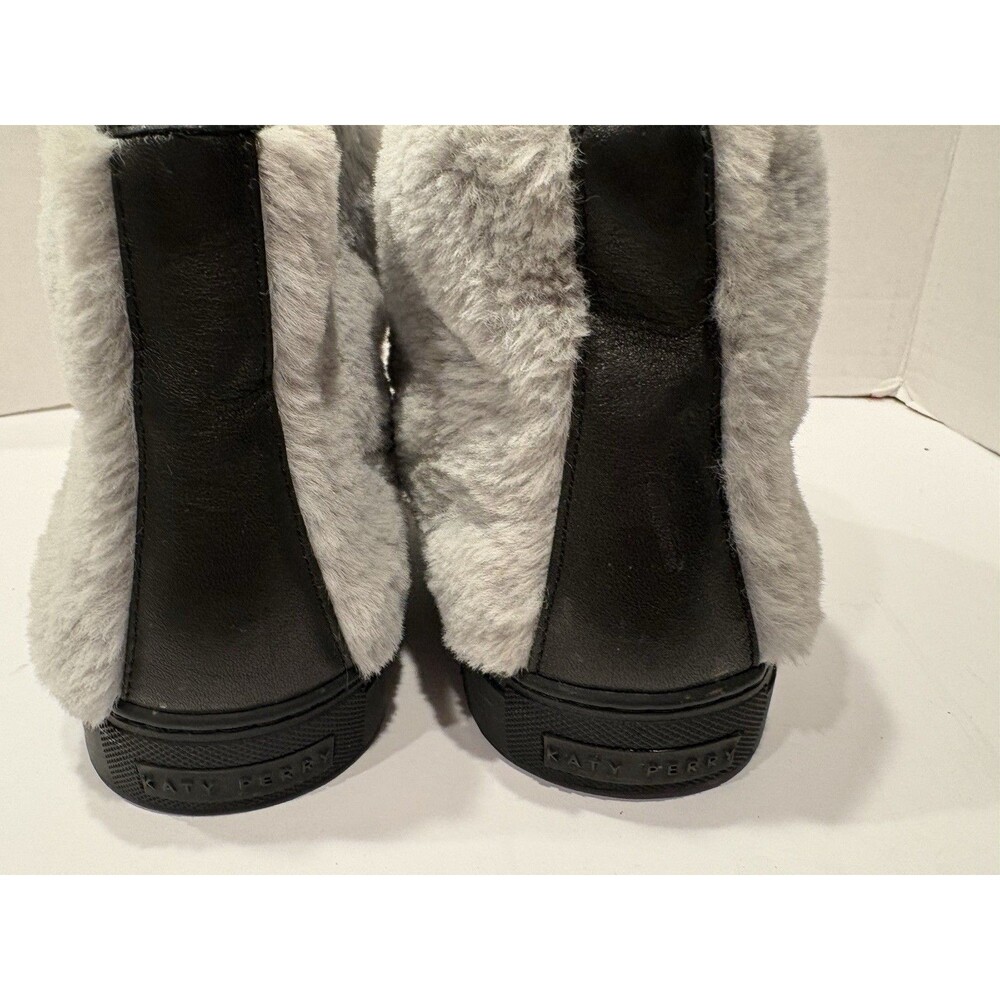 Katy Perry "The Honey" faux fur booties, featuring a distinctive claw-shaped - Picture 4 of 6
